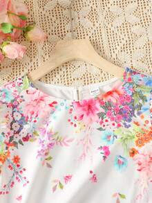 SHEIN 少女衬衫套装，白色绿色，花朵印花飞袖荷叶边上衣和纸袋腰裤两件套，休闲旅行、假日、度假 - 綠色 - 查看 3