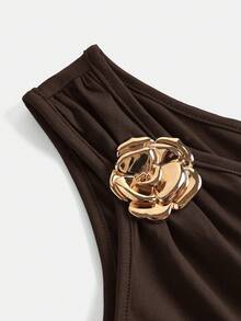 SHEIN Girlism Teen Girls Brown Solid Color Metal Flower Decor Ruched Shoulder Ruched Hem Fashionable Dress Cute Dress Brown Dress Asymmetric Neck Dress Ruffle Dress Short Dress One Shoulder Dress - Brown - View 3