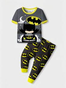BATMAN X SHEIN 2件套男童休闲运动经典酷炫图案舒适圆领短袖上衣和裤子修身睡衣套装，适合春夏穿着 - 彩色 - 查看 2