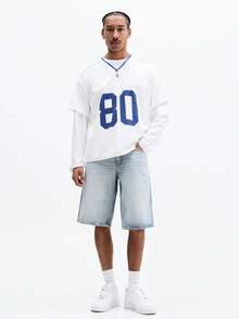 SUMWON Camiseta casual de manga larga con cuello en V, estampado de números y diseño de texto azul, de corte recto para hombre, cómoda para otoño e invierno - Blanco - Ver 3