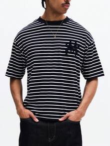 SUMWON Áo thun kẻ sọc dáng rộng in hình ở ngực, tay ngắn, kiểu dáng thường ngày, cổ tròn, thích hợp mặc mùa hè. - Màu xanh hải quân - Xem 5