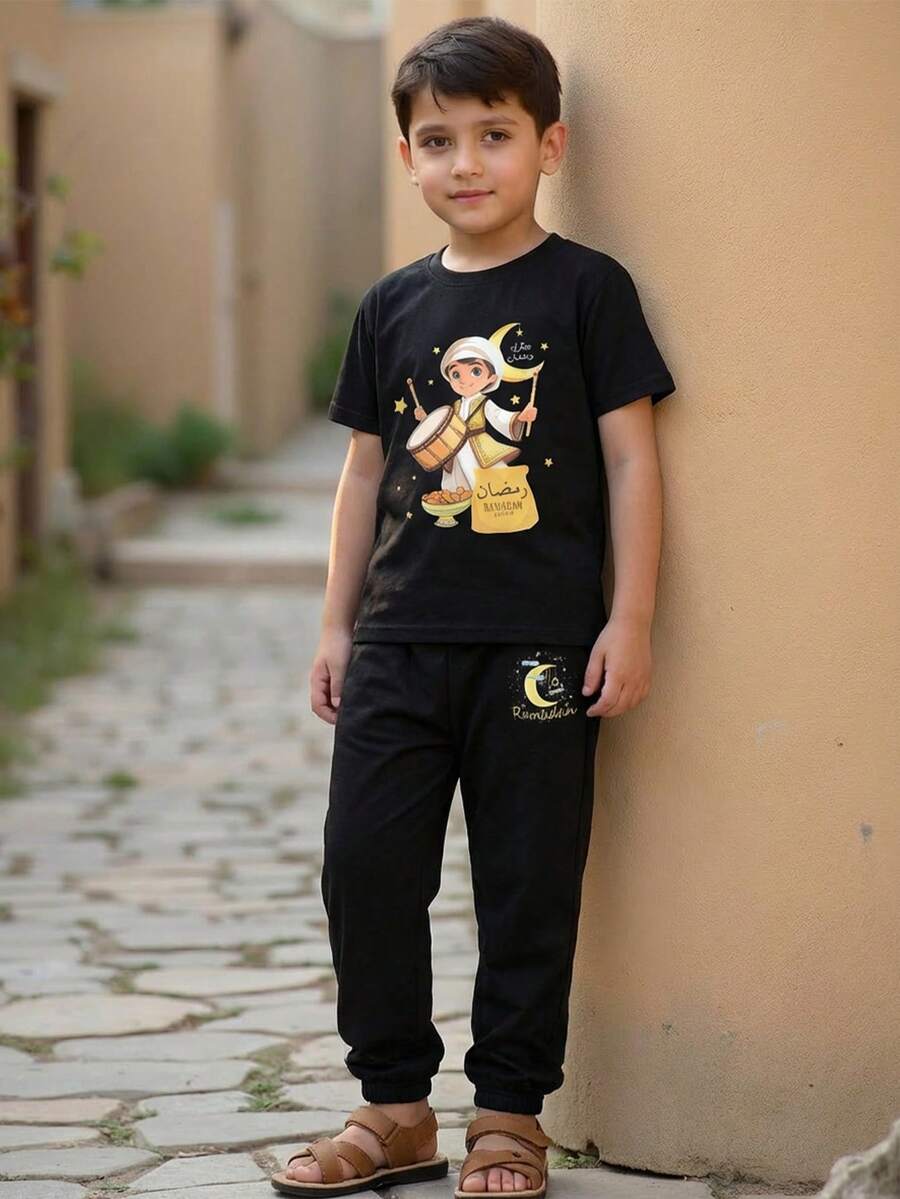 SHEIN 两件套青少年男童休闲卡通图案圆领短袖T恤和运动裤套装 - 黑色 - 查看 1