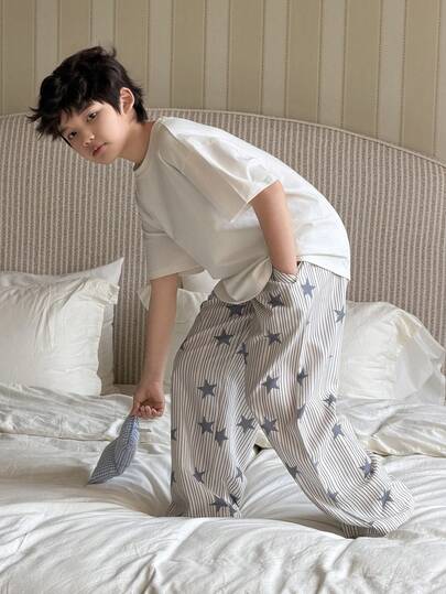 DAZY Tween Boy Pyjamas Set med enfärgad kortärmad t-shirt och randiga stjärnmönsterbyxor, sommar