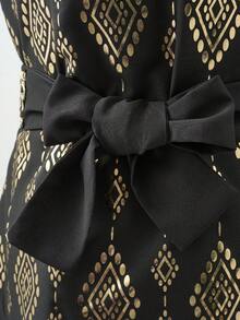 Zweiteiler-Set für Tween Mädchen, mit goldfarbener geprägter Verzierung am Kragen und einem gewebten Gürtel in der Taille für einfaches An- und Ausziehen. Es ist lässig, elegant und modisch, geeignet für Bankette. Es hat einen orientalischen Stil und einen Hofstil. Das Set beinhaltet ein schwarzes Kleid und einen Gürtel. - Schwarz - Übersicht 3