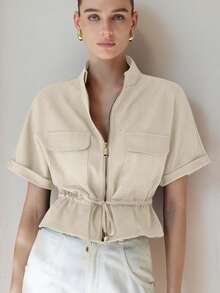 Aveloria Modichic قميص قصير عملي عصري، مع جيبين متناظرين على الصدر، تصميم خصر مشدود، إجمالاً نظيف وعملي - بيج - مشاهدة 3