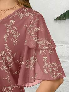EMERY ROSE Blus Tunik Lengan Pendek Berkerut Leher V Motif Bunga Dusty Rose Ukuran Plus untuk Wanita, Atasan Kasual Elegan untuk Liburan Musim Semi Sehari-hari di Musim Panas - Merah - View 4