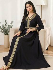 Bộ 2 món váy truyền thống Ả Rập thanh lịch dành cho thiếu nữ, màu đen cổ chữ V, viền cổ áo thêu ren vàng tinh xảo, tay lửng phía trước, thắt eo, xẻ tà dài màu vàng, mang đến vẻ sang trọng, kiểu Jalabiya. - màu đen - Xem 1