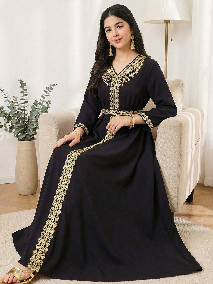 Bộ 2 món váy truyền thống Ả Rập thanh lịch dành cho thiếu nữ, màu đen cổ chữ V, viền cổ áo thêu ren vàng tinh xảo, tay lửng phía trước, thắt eo, xẻ tà dài màu vàng, mang đến vẻ sang trọng, kiểu Jalabiya. - màu đen - Xem 1