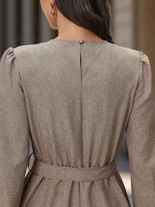 Editum 女士休闲圆领灯笼袖褶裥长袖连衣裙，适合秋冬季节穿着。 - 卡其色 - 查看 7