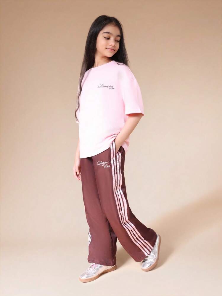 Set aus übergroßem T-Shirt und Hose mit Seitenstreifen