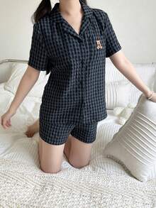 SHEIN 少女藏蓝色春夏短袖格子领小熊刺绣梭织短裤休闲家居服套装 - 寶藍色 - 查看 4