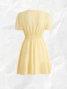 Olithes V领系带短泡泡袖纯色连衣裙，适合春、夏、秋、冬四季穿着，也适合度假、万圣节、圣诞节、感恩节、约会以及优雅休闲的通勤场合。 - 黃色 - 查看 2