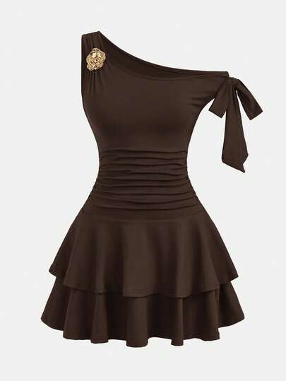 SHEIN Girlism Teen Girls Brown Solid Color Metal Flower Decor Ruched Shoulder Ruched Hem Fashionable Dress Cute Dress Brown Dress Asymmetric Neck Dress Ruffle Dress Short Dress One Shoulder Dress