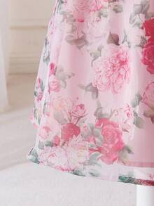 Menina jovem com um glamoroso vestido midi de organza com um grande laço nas costas. - Rosa - Ver 8