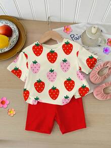 SHEIN LMoss Kids 2件套女婴休闲可爱夏季草莓水果印花T恤和打底裤套装，适合日常穿着、度假、外出，Y2K风格，儿童舒适，儿童秋季时尚，秋季新款，花开时尚，女童套装，两件套，价格实惠，时尚百搭，周末穿搭，套装，轻松舒适，可爱草莓套装，女婴草莓衬衫，女婴水果套装，红色短裤，水果连衣裙 - 彩色 - 查看 2