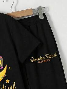 SHEIN Bộ đồ 2 món cho bé trai/thiếu niên: Áo thun ngắn tay cổ tròn phối màu tương phản, in họa tiết, và quần jogger dệt kim. - màu đen - Xem 5