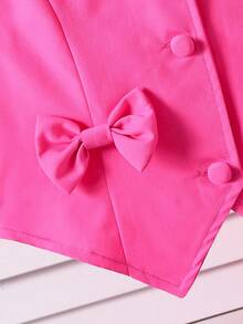 少女两件套：时尚的白色蕾丝边露肩无袖上衣，100%纯棉面料，荷叶边下摆和露背系带设计，搭配蕾丝拼接阔腿裤。透气柔软的面料，是日常购物出行的理想之选。