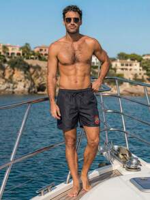 Manfinity Swimmode 字母樱桃印花口袋抽绳腰带沙滩短裤，适合夏季男士泳装，黑色男士泳裤 - 彩色 - 查看 3