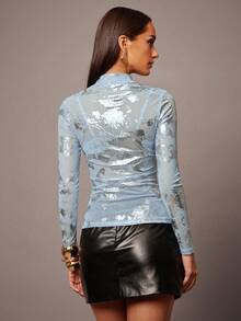 Silquee 性感立领几何网纱长袖衬衫，黑色底色搭配金色箔印，丝滑可拆卸领子，修身透视上衣，适合休闲、约会、夜店、派对、鸡尾酒会等场合。 - 淺藍色 - 查看 2