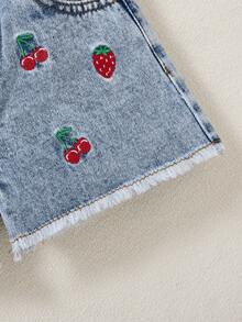 SHEIN Quần short denim xanh thêu cherry và dâu tây phong cách boho dễ thương mềm mại thời trang casual mới cho bé gái, mặc hàng ngày mùa xuân/hè, streetwear, đi biển nghỉ dưỡng, boho mùa hè, casual, short thanh lịch cho bé gái, short cho trẻ chập chững, short cho bé gái 4 tuổi, short mùa hè, short casual, short cherry, short dâu tây - Rửa nhẹ - Xem 3