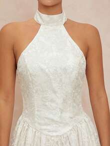 Lumalex 春夏纯白色提花吊带露背泡泡裙迷你连衣裙，适合女士假日派对、复古风、锐舞音乐节、郊游、游泳度假、优雅复活节波西米亚风、海滩、户外、婚礼季、宴会、成人礼、海滩、海边等场合。这款连衣裙也可作为女士无袖连衣裙、正式礼服、晚宴礼服、婚礼宾客礼服、邮轮晚宴礼服、生日晚宴礼服或春季婚礼宾客礼服穿着。 - 白色 - 查看 5