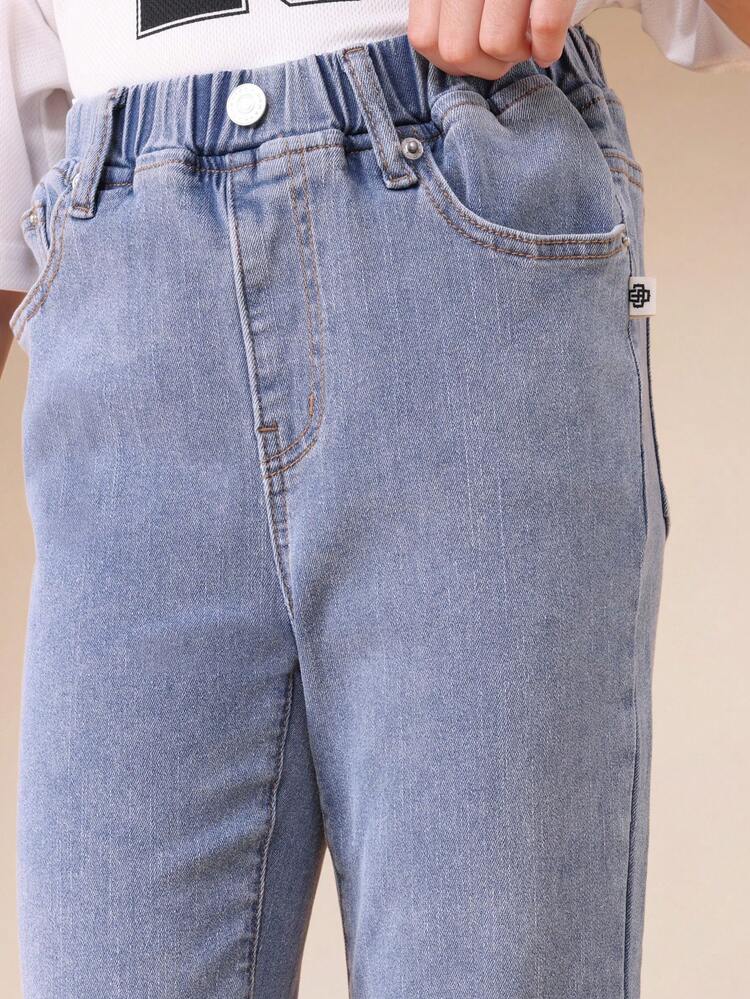 Strassbesetzte Jeans mit weitem Bein und Perlennieten