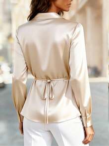 SHEIN LUNE Aprikotfarbenes Damen Hemd, Neuer Stil Frühling und Herbst 2025, modisch und elegant, Taillengürtel, schlank und jugendlich, und stilvoll, der Bund mit modischer Metallschmetterlings-Knopfleiste verleiht ein hochwertiges Gefühl. Geeignet für den täglichen Gebrauch, elegant, Frühling und Sommer, Valentinstag für Damen, Party Oberteile, elegant - Aprikosenfarben - Übersicht 3