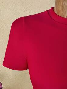 Bellisia 女士纯色圆领短袖上衣和三角裤吊带背心套装，配不对称下摆半身裙 - 紅色 - 查看 3