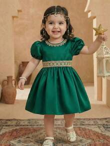 SHEIN Baby Girls' Emerald Green Summer Elegant Formal Wedding Dress,Vintage Golden Embroidered Puff Sleeve A-Line Ruffle Collar Sweet Cute Party Outfits - Dark Green - View 10