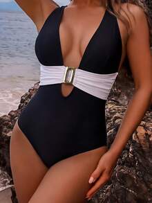 Nuvra 女士夏季沙滩度假撞色拼接金属装饰可调节交叉后背收腹高衩连体泳衣 - 黑與白 - 查看 4
