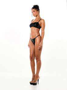 SUMWON WOMEN Sujetador balconette de piel sintética negra con tirantes ajustables, colección de lencería y ropa interior - Negro - Ver 4