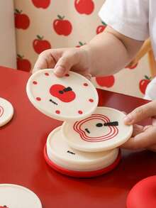 Joivida 5个苹果形硅胶杯垫，防滑防水，适用于厨房、餐桌、碗碟。趣味可爱礼物，经久耐用，可水洗，餐具装饰。红白配色。 - 紅色 - 查看 2