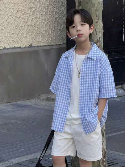 男童休闲运动学院风复古格子翻领衬衫，适合儿童服装、幼儿男童服装、返校季男童装，也适合生日派对、晚会、演出、婚礼、洗礼、开幕式、日常穿着、上学、旅行、运动以及春夏季节穿着。