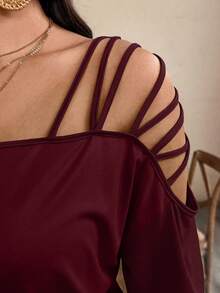 Breezaya Große Größen T-Shirt mit asymmetrischen Trägern und Porträtdruck, Kurzarm - Bordeaux - Übersicht 5