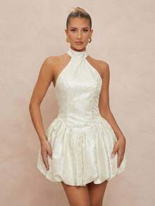 Lumalex 春夏纯白色提花吊带露背泡泡裙迷你连衣裙，适合女士假日派对、复古风、锐舞音乐节、郊游、游泳度假、优雅复活节波西米亚风、海滩、户外、婚礼季、宴会、成人礼、海滩、海边等场合。这款连衣裙也可作为女士无袖连衣裙、正式礼服、晚宴礼服、婚礼宾客礼服、邮轮晚宴礼服、生日晚宴礼服或春季婚礼宾客礼服穿着。 - 白色 - 查看 8