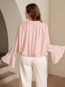Roveilla 大码女式春夏法式浪漫西西里优雅休闲通勤度假下午茶派对纯色圆领V领蝴蝶结褶皱下摆荷叶袖长袖衬衫 - 淺粉色 - 查看 2