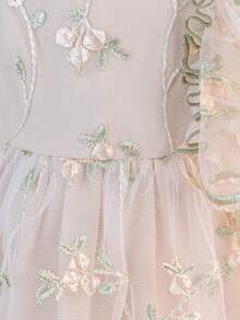 SHEIN Vestido elegante y lindo con volantes de tul bordado floral para niña bebé - Multicolor - Ver 5