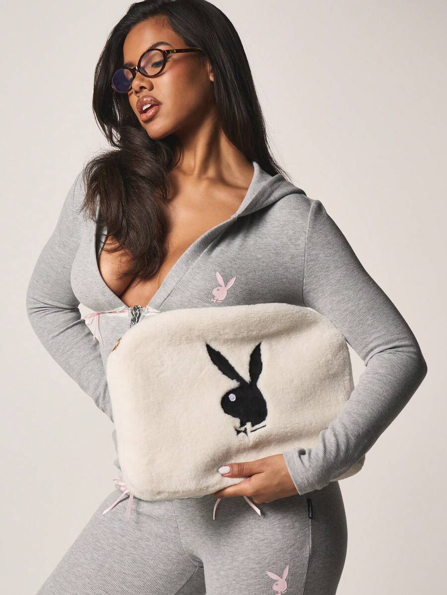 Missguided x Playboy 毛绒绒的雪帕笔记本电脑包，带有兔子标志，冬季柔软毛绒电脑包，舒适的人造毛皮科技保护套 - 白色 - 查看 1