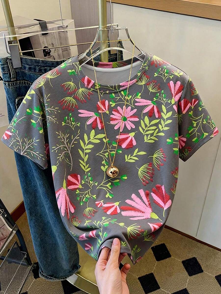 Resyla Floral Digital Print Fashionable Minimalist Women's Regular Short Sleeve Crew Neck T-Shirt, Gift For Friends - Multicolor - View 1