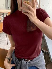 DAZY Camiseta de manga corta ajustada de cuello alto para mujer, capa base de verano - Burdeos - Ver 2