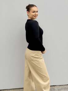 Kuleshova 纯色圆领修身保暖长袖女式上衣，带保暖内衬 - 黑色 - 查看 4