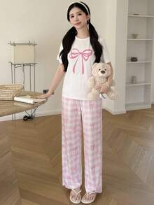 Bộ đồ ngủ nữ tuổi teen kiểu dáng tối giản, gồm áo thun cổ tròn tay ngắn có nơ và quần kẻ caro, thích hợp cho mùa hè. - Hồng - Xem 6