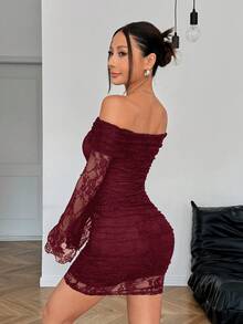 SHEIN EZwear Đầm ngắn ren trễ vai màu đỏ tía gợi cảm mới dành cho nữ, mùa xuân/hè. - Màu Đỏ Sâu - Xem 2