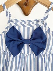 SHEIN Vestido de niña bebé de verano con tirantes finos, decorado con rayas y gran lazo - Azul - Ver 4