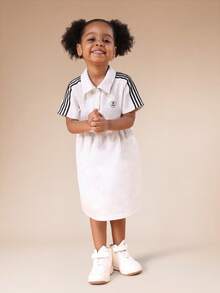 SUMWON Robe courte style polo pour filles avec col, manches courtes et détails de rayures sur les côtés. Coupe évasée pour un confort et une décontraction quotidiens. Idéale pour les vacances - Gris pâle - Voir 5