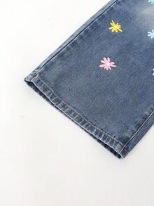 SHEIN ChillGRL Girls' New Fashion Cute Heart Embroidery Straight Leg Loose Fit Jeans - Light Wash - View 6