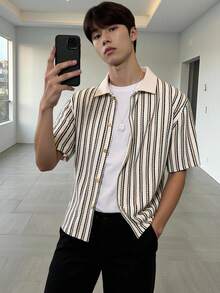 条纹钩针编织青少年男童休闲衬衫，舒适时尚，百搭实用，适合海滩度假、上学、日常穿着以及春夏休闲穿着。经典条纹领短袖衬衫，百搭实用，适合通勤、上学、日常穿着、运动，春夏皆宜。 - 杏色 - 查看 6