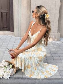 SHEIN PariChic 柔美法式连衣裙 | 奶油杏色底，黄色花卉印花 | 修身显瘦长裙 | 丝滑垂坠度假连衣裙 - 淡黃色 - 查看 5