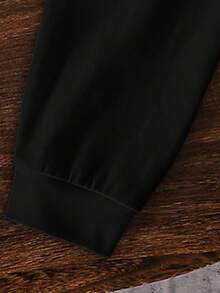 一套女童豹纹爱心图案圆领短袖红色T恤和黑色休闲裤，简约街头风，适合户外运动、日常穿着，春夏秋季，情人节适用。 - 黑色 - 查看 3