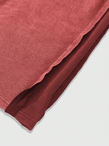 Manfinity EMRG Quần jogger nam phong cách đường phố trẻ trung, tối giản, chất liệu cotton, dáng rộng, ống quần bo chun, cạp chun, vải cotton giặt mài với hiệu ứng bông tuyết bạc màu, thiết kế đường may lộ ra ngoài, phong cách đường phố thường ngày phù hợp cho mặc hàng ngày, thư giãn, phối đồ thời trang, phong cách đường phố thường nhật, quà tặng ngày lễ. - Đỏ - Xem 5